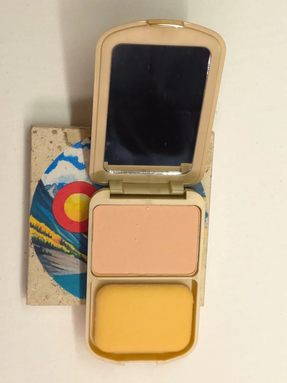 VINTAGE L'Oreal Paris Visible Lift Line Minimizing Powder - Colour Lift